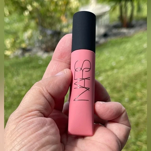 NARS Air Matte Lipstick In Shag (Rose Nude) - Picture 6 of 11